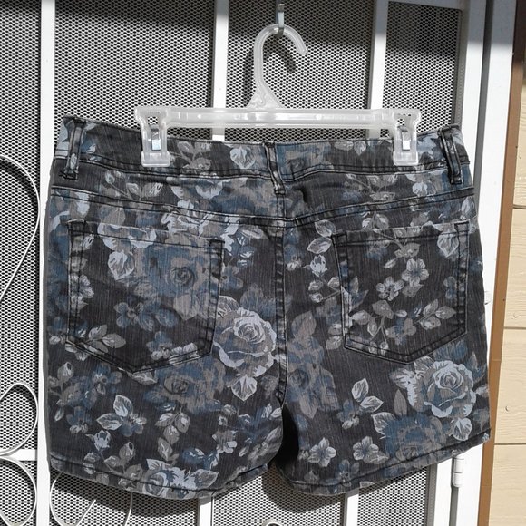 10 PC Denim Shorts* BUNDLE with Free Shipping - Picture 3 of 12